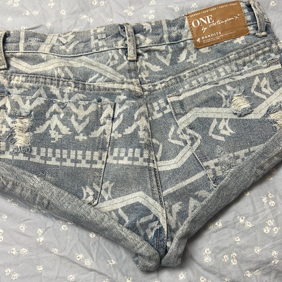 One Teaspooon Bandits jean shorts - Picture 2 of 5